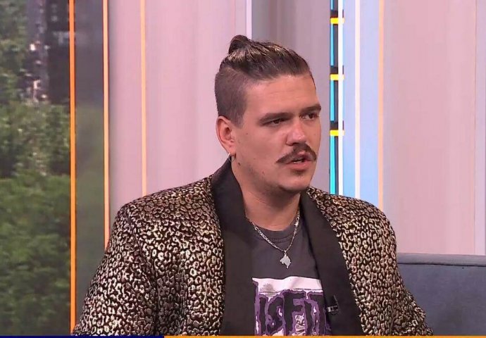 "AKO TO NE URADITE, POCIJEPAĆU VAM UGOVORE!" SAŠA POPOVIĆ 'UCIJENIO' TAKMIČARE? Isak Šabanović sada sve otkrio!