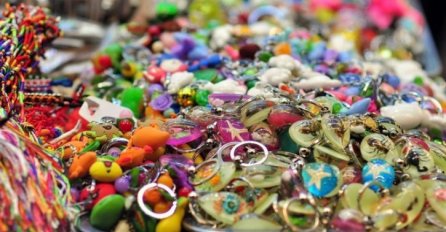 Sve više žena u Balkanu NOSI OVU NARUKVICU, A NE ZNAJU ŠTA ONA ZNAČI: Da li treba da vas zabrine znak OBRNUTE OSMICE?