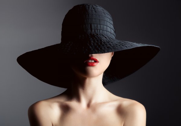 bigstock-beautiful-woman-in-hat-retro-74786848