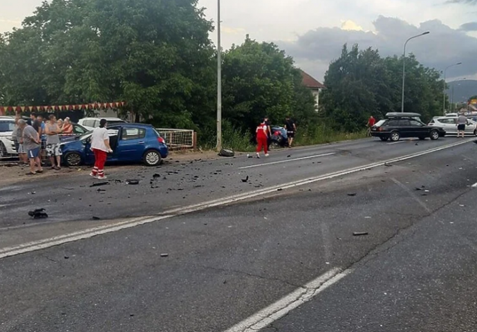 Teška saobraćajna nesreća u Banjoj Luci: Na licu mjesta Hitna, policija i vatrogasci