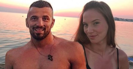 OBJAVLJENA PREPISKA Ivane i Tomovića, tek što se vratila u Beograd: Evo šta joj je napisao ispod slike, KAD OVO SHA VIDI (FOTO)