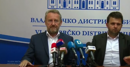 Bakir na konferenciji ne može sjediti sa strane: "Ne priliči to predsjednicima da sjede sa strane"