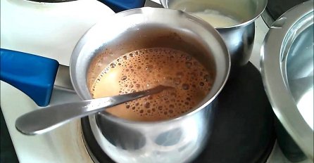 ZAŠTO NE SMIJETE DOZVOLITI DA VODA ZA KAFU DVAPUT PROKLJUČA: Izuzetno štetna navika za organizam, a svi to radimo