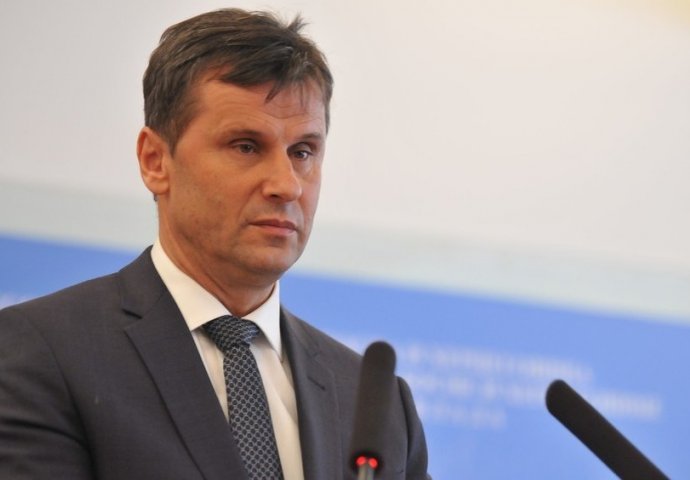 Premijer Novalić čestitao Dan državnosti