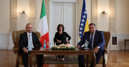 Dodik se ipak fotografisao pored zastave BiH: Uručio akreditivna pisma ambasadoru Italije