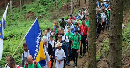 Iz Nezuka ka Potočarima krenuo Marš mira sa 2.700 učesnika