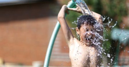 MNOGI OVO RADE DA BI SE RASHLADILI! Danas je jedan od najtoplijih dana, 6 grešaka koje radimo, a mogu nas koštati života