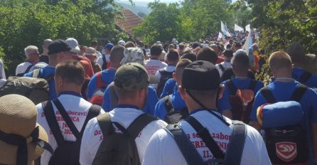 Više od 3.000 učesnika Marša mira iz Liplja nastavlja put ka Potočarima