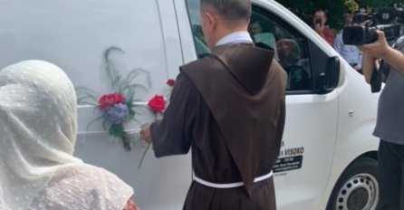 Tabuti sa žrtvama genocida krenuli iz Visokog (FOTO)