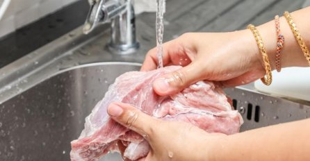 PRAVITE VEĆU ŠTETU: Treba li zapravo ispirati meso prije kuhanja? Evo konačnog odgovora