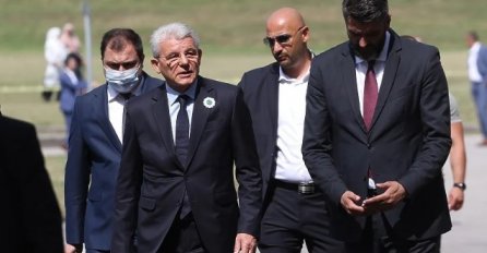 Džaferović stigao u Potočare: Nema druge, negatori genocida moraju se suočiti sa istinom