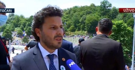Dritan Abazović: "Nadam se da će se spuštanjem tabuta simbolično sahraniti mržnja"