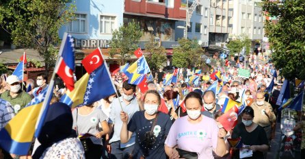 S velikog marša u Istanbulu poručeno: Ne zaboravljamo Srebrenicu