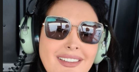 DRAGANA MIRKOVIĆ POKAZALA SVJETSKI GLAMUR: Pjevačica sletjela privatnim helikopterom u Sen Trope, pa pokazala NOVU FIGURU! 'Baš je smršala'