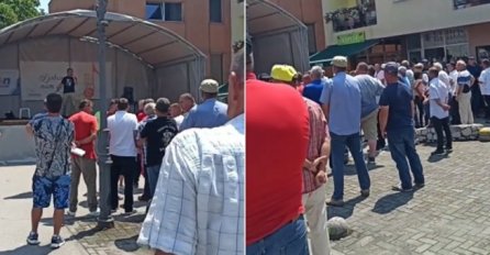 Građani Kalesije danas protestovali jer su vijećnici sebi povećali paušale sa 350 na 650 KM