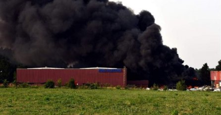 U Brčkom gori fabrika, stigle prve informacije