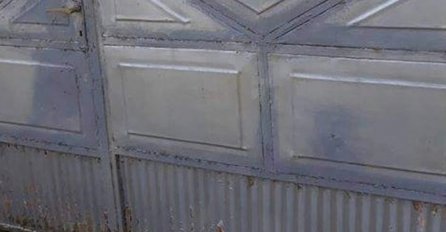 LIK RASKINUO SA CUROM, A ONDA JOJ OSTAVIO PORUKU NA OGRADI NJENE KUĆE: Odlučio da svima napiše kakva je JASMINKA (FOTO)