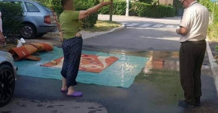 Komunalni redari kaznili ženu u Hrasnici zbog pranja ćilima na ulici