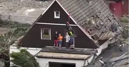 Poplave u Njemačkoj: Helikopterima spašavaju ljude s krovova (VIDEO)