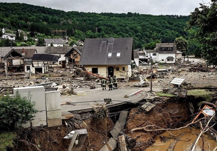 Slike katastrofe u Njemačkoj: 80 mrtvih, 1300 nestalih, uništena sela, ceste, mostovi...