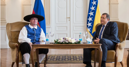 Došao u narodnoj nošnji: Novi slovenski ambasador u BiH predao akreditive Dodiku