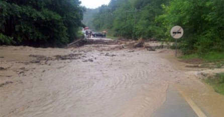 IZDATO UPOZORENJE: Moguće bujične vode i klizišta