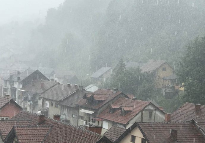 Sutra mogući pljuskovi i grad: Evo u kojim dijelovima zemlje meteorolozi najavljuju intenzivne padavine