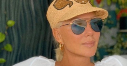 "IZGLEDAŠ KAO BOGINJA", BRENA SE PODMLADILA BAR 15 GODINA: Ima novu frizuru, potpuno druga žena (FOTO)