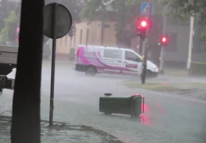 "Čuo sam glasan zvuk, okrenuo se i NA PUTU VIDIO LIMENI KROV" Pljuskovi napravili haos u Osijeku, meteorolozi upozoravaju na moguće POPLAVE