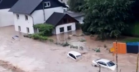 Apokaliptični snimci iz Njemačke: Bujica vode nosi automobile i čitave kuće