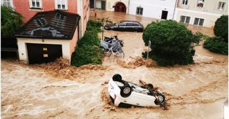 Užasni prizori: Vodena bujica nezadrživo nosi sve pred sobom