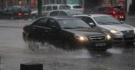 NEVRIJEME POGODILO SARAJEVO, POJEDINE ULICE POD VODOM: Pogledajte slike iz glavnog grada BiH