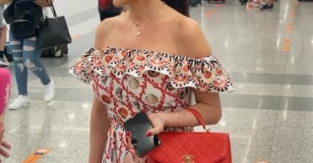 CECA USLIKANA NA AERODROMU, SVI GLEDAJU U NJENU TORBU: Nosi je s ponosom, tek da čujete koliko košta- LJUDI ZA OVO RADE MJESECIMA