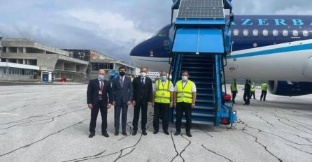 Na sarajevski aerodrom stiglo 40.000 doza AstraZenece iz Azerbejdžana