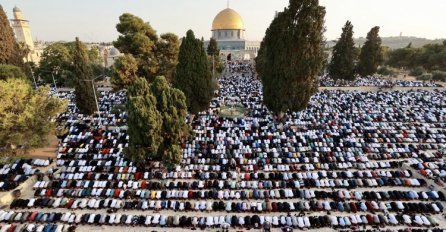 Desetine hiljada muslimana klanjalo bajram-namaz u džamiji Al-Aksa