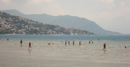 Milan je otišao bez plana i rezervacije sa djevojkom u Herceg Novi: "Čim smo došli primijetio sam nešto što se PRIJE NIJE DEŠAVALO"