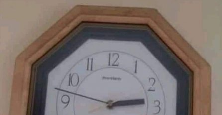 Kupili su ovaj sat "kod Kineza", a tek kad su ga objesili primijetili su 1 GREŠKU: ČEKAJTE DA VIDITE DONJI DIO SLIKE