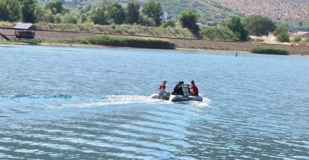 I dalje traje potraga za utopljenim muškarcem, momci koji su bili s njim od šoka ne znaju lokaciju