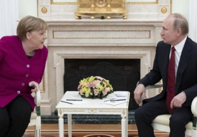 Angela Merkel obavila telefonski razgovor sa Vladimirom Putinom