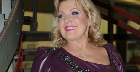 KOSA RAŠČUPANA, LICE PUNO BORA: Snežana Đurišić pokazala kako izgleda iza kamera, DRUGE ŽENE OVO NE BI SMJELE