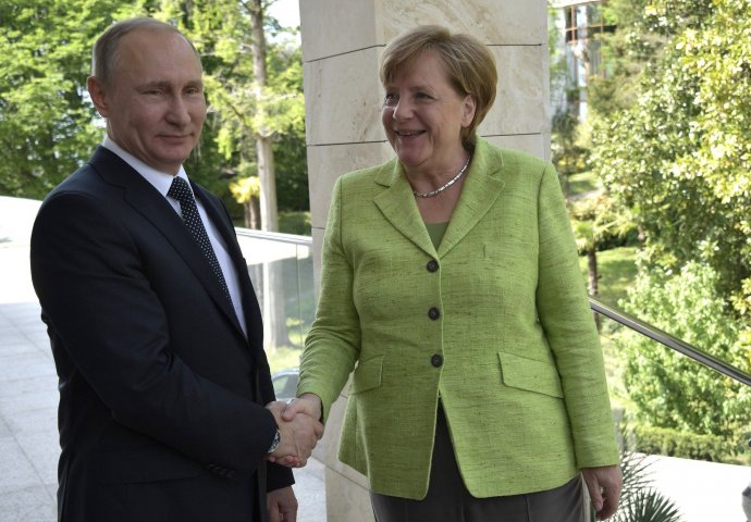 WASHINGTON, BERLIN I MOSKVA ZADOVOLJNI DOGOVOROM OKO PLINOVODA SJEVERNI TOK 2, ŽESTOKA REAKCIJA KIJEVA I VARŠAVE: Tvrde kako je Joe Biden popuštanjem "ugrozio sigurnost Europe" te stvorio nove podjele unutar NATO-a i EU-a