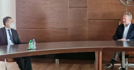 Izetbegović poručio Ji Pingu: Još nisu ispunjeni uvjeti za zatvaranje OHR-a