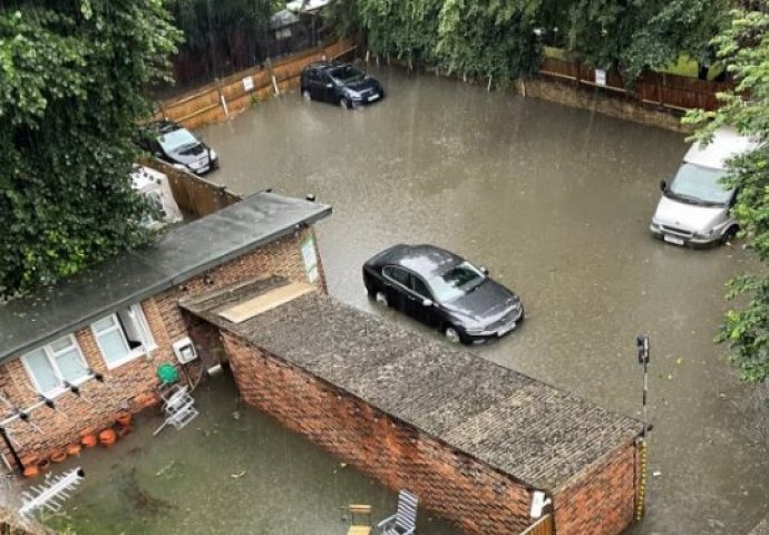 Poplave pogodile i London, pojedini dijelovi grada paralisani