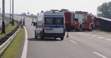 JOŠ SE NE ZNA IDENTITET DVOJE POGINULIH PUTNIKA: Vozač autobusa odveden u pritvor