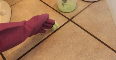 ONA JE POMIJEŠALA SIRĆE I PRAŠAK ZA VEŠ: Isprskala je cijelo KUPATILO, a kada vidite šta je dobila, i vi ćete!