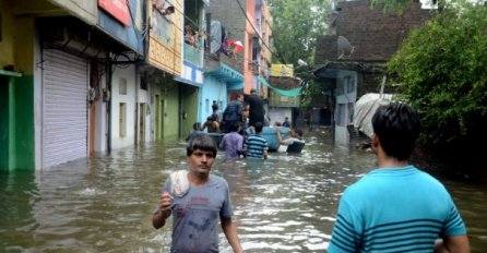 U poplavama u Indiji stradale 192 osobe, a 25 ih se vodi kao nestale