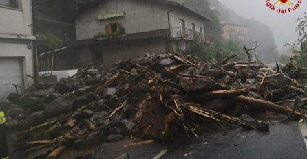 Haraju oluje i poplave, uništene kuće i stotine auta: Stižu snimke iz Italije