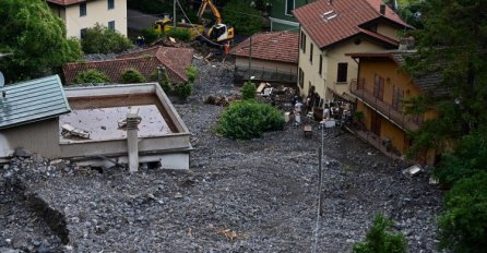 Snažna oluja pogodila Italiju: Blato guta automobile i ulazi u kuću