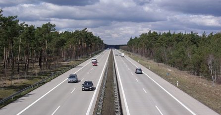 Njemačka: Prevrnuo se autobus pun putnika, u akciji spašavanja više helikoptera