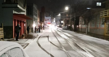 Pao snijeg preko noći, zabijelile se ulice, automobili okovani ledom: Najhladniji dan u Brazilu